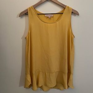 💛2/$10 Ruffled sleeveless shirt